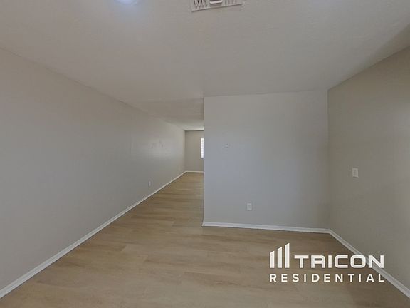 5th image of 1006 E Clarendon Ave