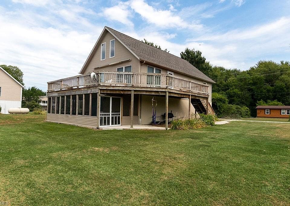 1st image of 450 Fairway Dr