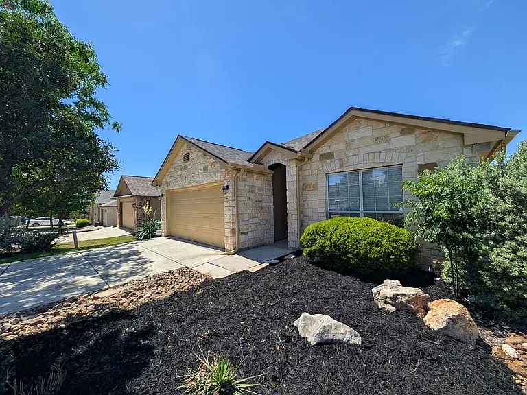 2937 Post Oak Cir — Photo 3