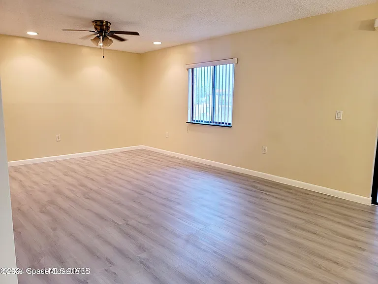 235 San Juan Cir — Photo 5