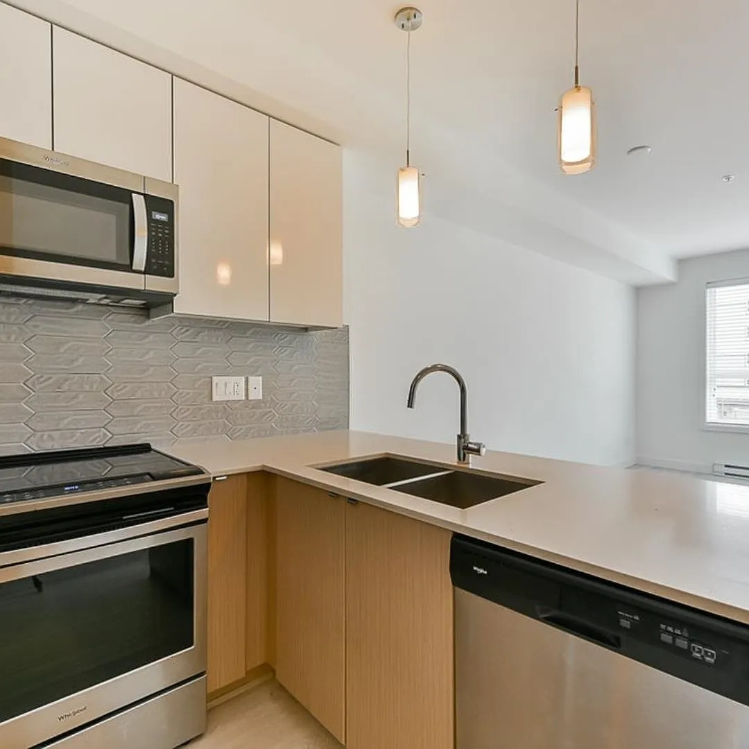 2 bed, 686 sqft, $2,200 — Photo 3