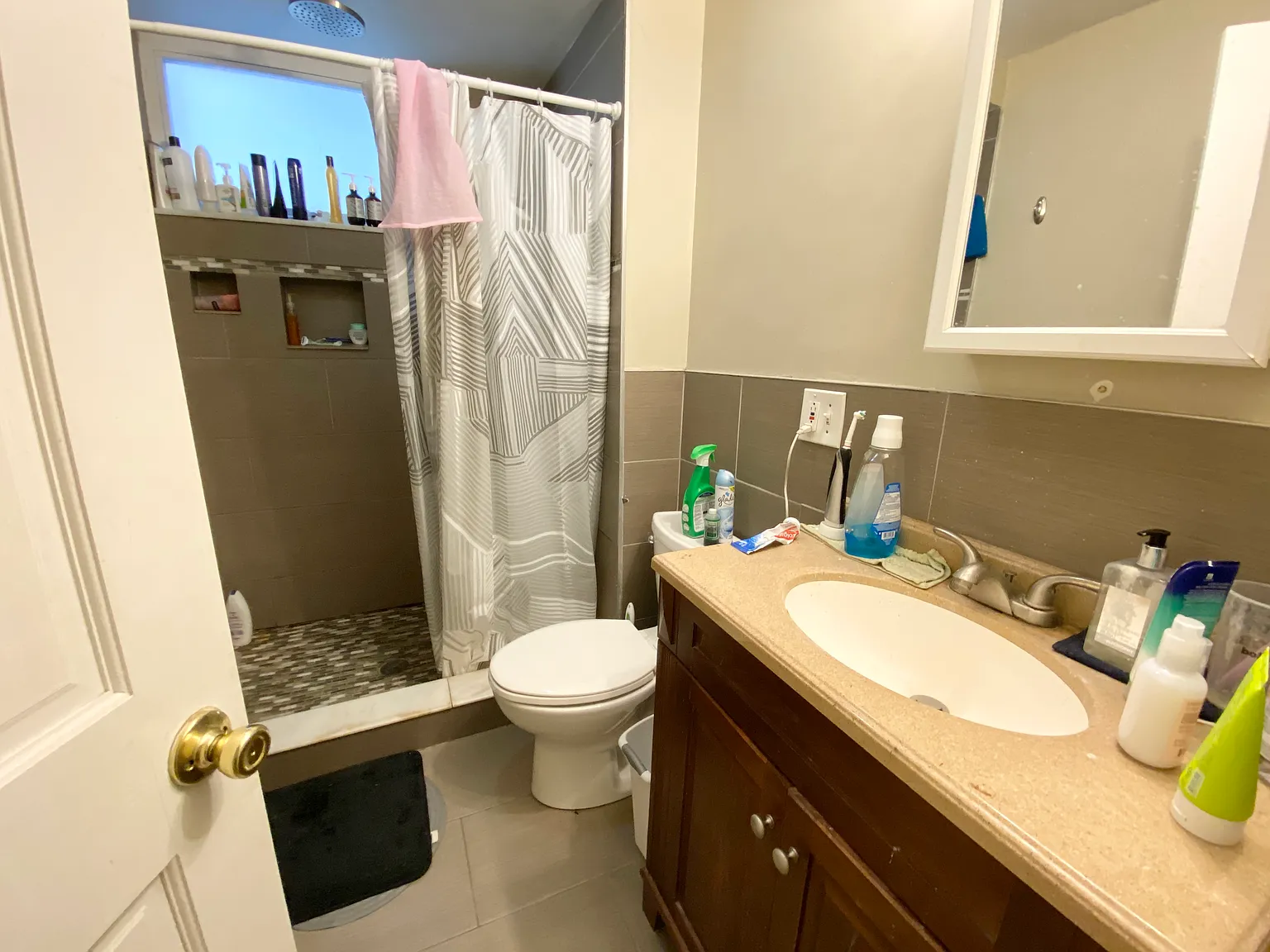 4 bed, 9999 sqft, $4,680 — Photo 2