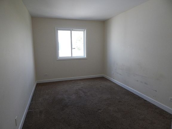 3rd image of 455 Meadow Green Ln