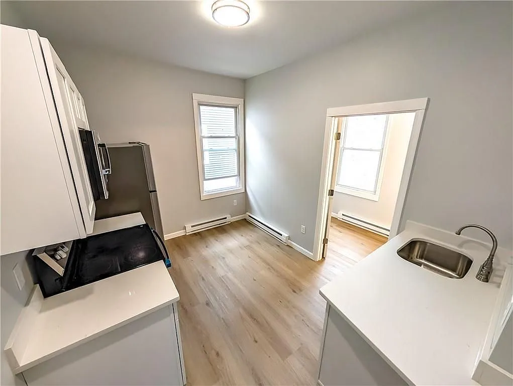 1 bed, 1.0 bath, 380 sqft, $1,600 — Photo 3