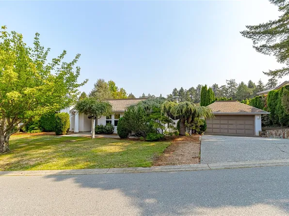 1096 Valewood Trl, Saanich, BC V8X 5E3