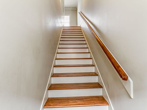 3rd image of 704 13th St APT 2