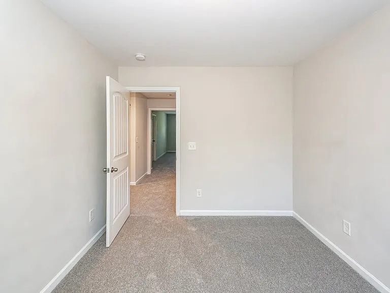 484 Truman Dr — Photo 37