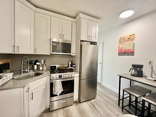 Rented by KNOCKKNOCK LLC | media 6