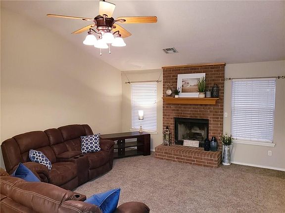 3rd image of 111 Camaron Dr