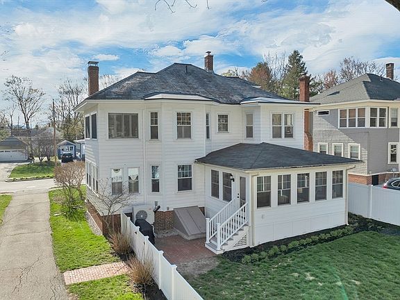 4th image of 951 Chestnut St