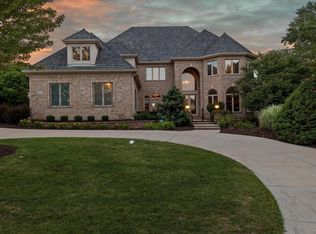 915 North Evergreen CIRCLE, Hartland, WI