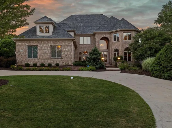 915 North Evergreen CIRCLE, Hartland, WI 53029