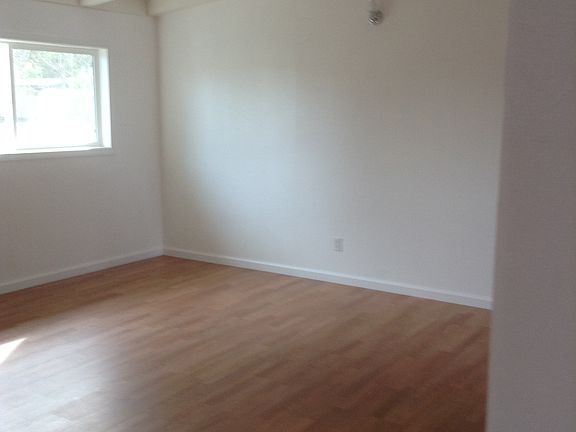 3rd image of 1329 Pleasanton Pl
