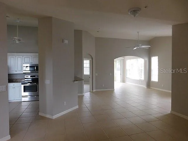 3 bed, 2.0 bath, 1803 sqft, $2,000 — Photo 3