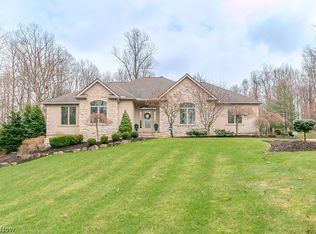 11565 Robin Wood Ln, Chagrin Falls, OH 44023