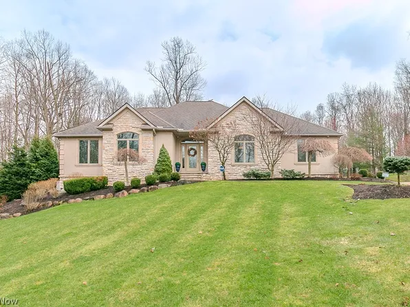 11565 Robin Wood Ln, Chagrin Falls, OH 44023