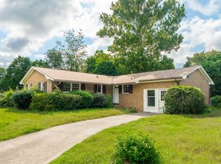 1068 Honeysuckle Ln, Charleston, SC 29412