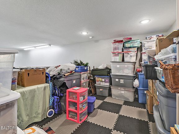 5th image of 439 Holly Tree Dr