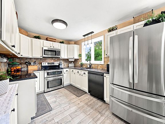 4th image of 31 Ayer St #31