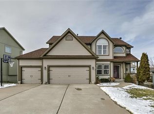 722 Goldenrain Tree Dr, Liberty, MO 64068