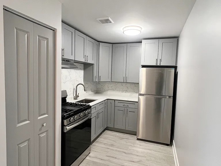 8348 W Catherine Ave #500 — Photo 31