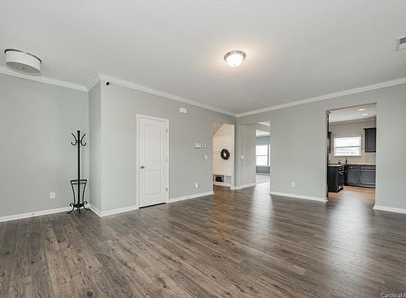 2nd image of 1149 Bannockburn Ave