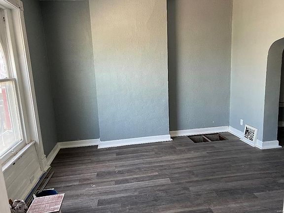 4th image of 1391 Granville Pl