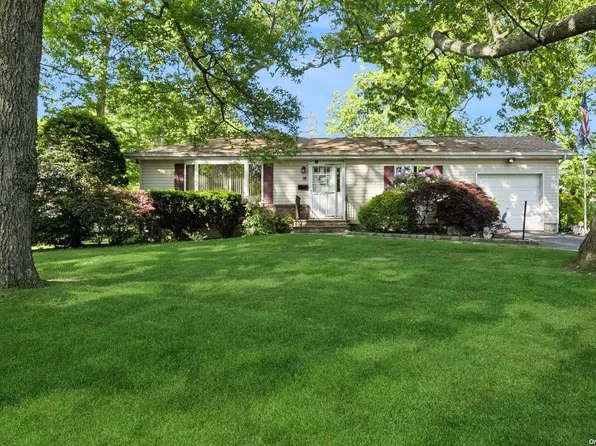 16 Mansfield Lane, East Northport, NY 11731