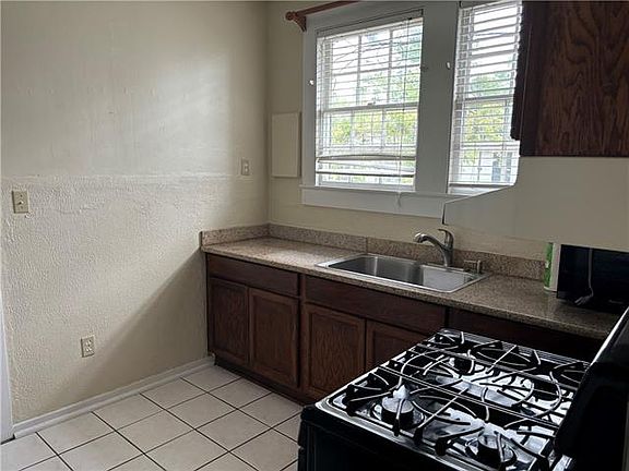 4th image of 146 Terrance St