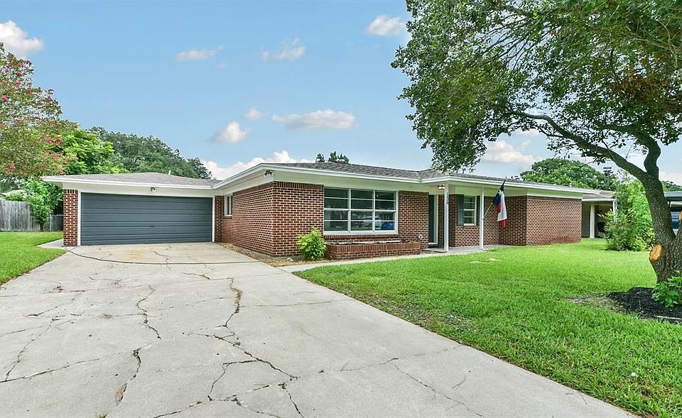 1st image of 136 Seaside Ln