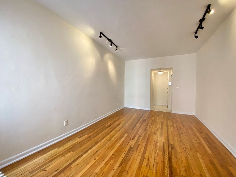 2nd image of 349 E 78th St #5V