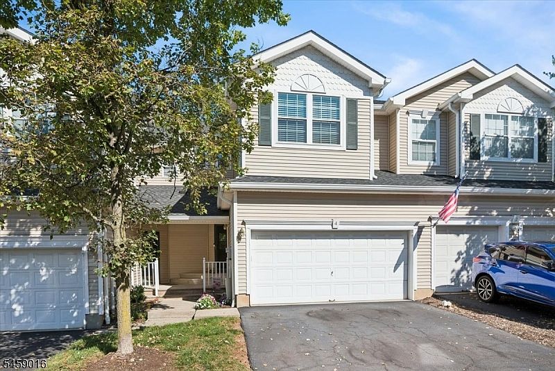 1st image of 4 Old Orchard Ct