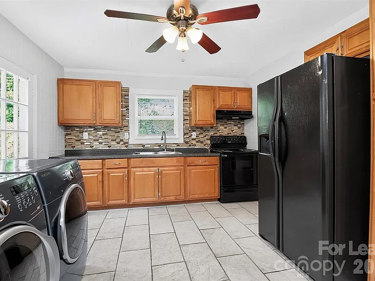 4016 Bearwood Ave — Photo 8