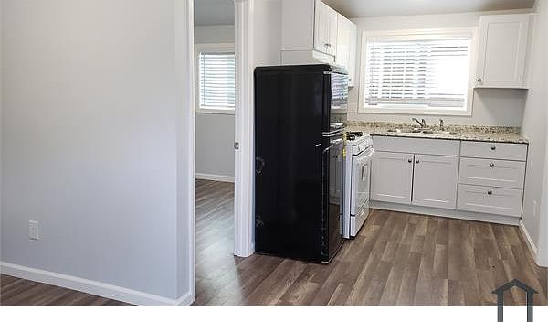 2nd image of 9429 Bancroft Ave #B