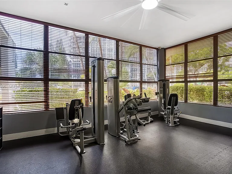 800 Parkview Dr #901 — Photo 37