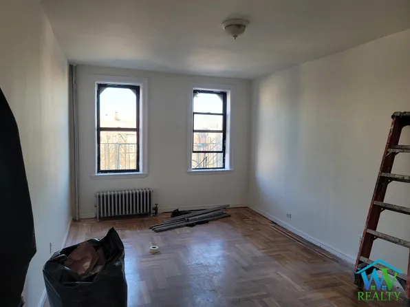 54 W 174th St, Bronx, NY 10453