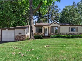 34015 White Oak Dr, Burlington, WI 53105