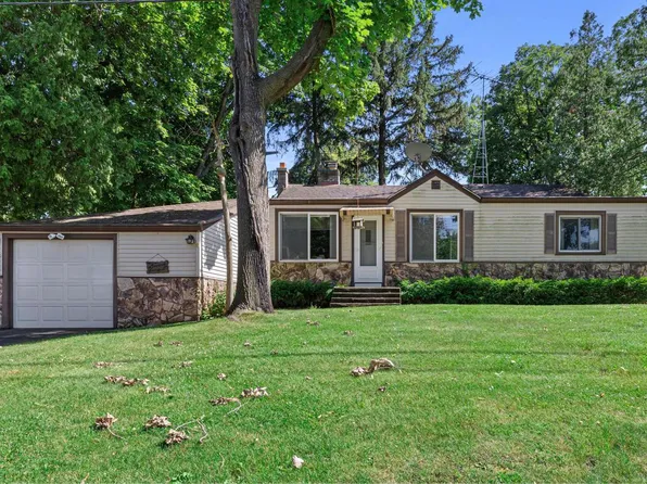 34015 White Oak DRIVE, Burlington, WI 53105