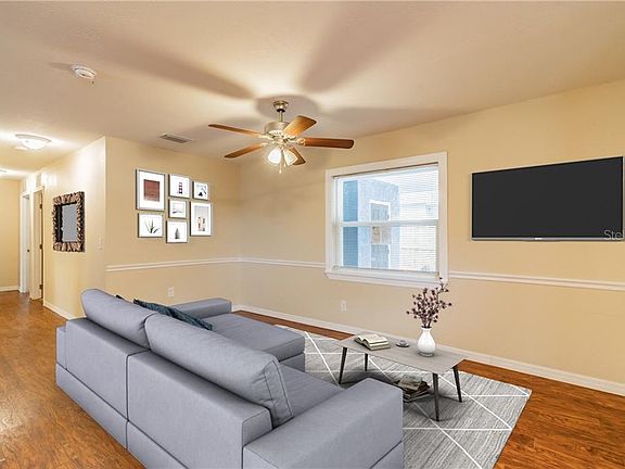 3rd image of 1813 E Knollwood St