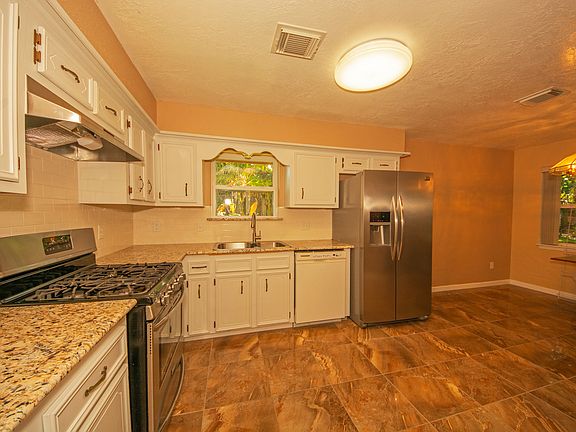 2nd image of 406 Woodrail Dr