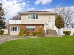 57 Alexander Ave, Farmingdale, NY 11735
