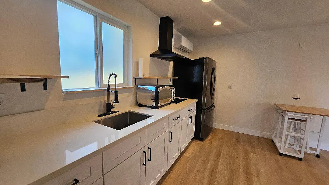 Studio, 371 sqft, $1,800 — Photo 3