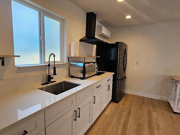 3rd image of 3048 Miguel St