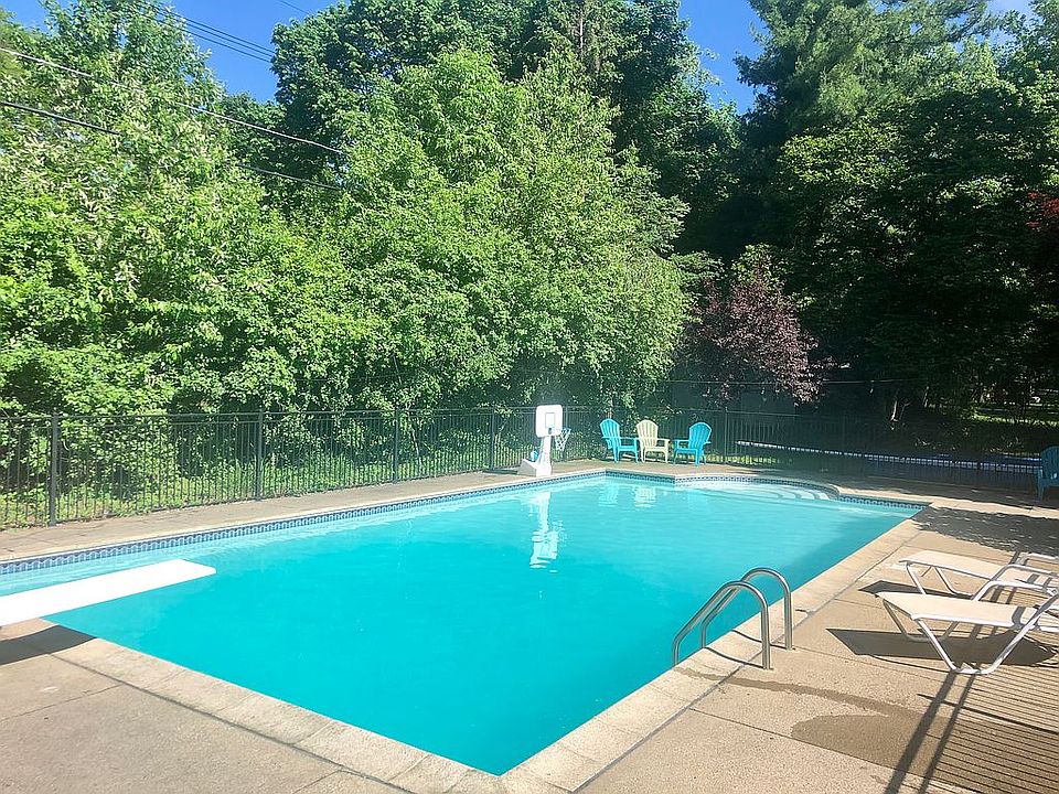 1st image of 30765 Roberts Dr
