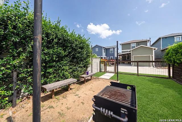 1150 N Olive St — Photo 35