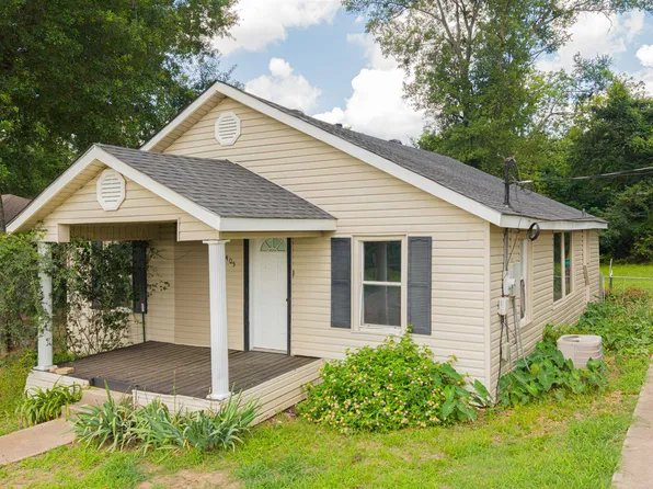 405 N Rodeo St, Gladewater, TX 75647