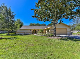 8138 River Country Dr, Weeki Wachee, FL 34607