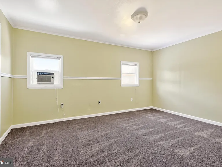 101 E Liberty St — Photo 16