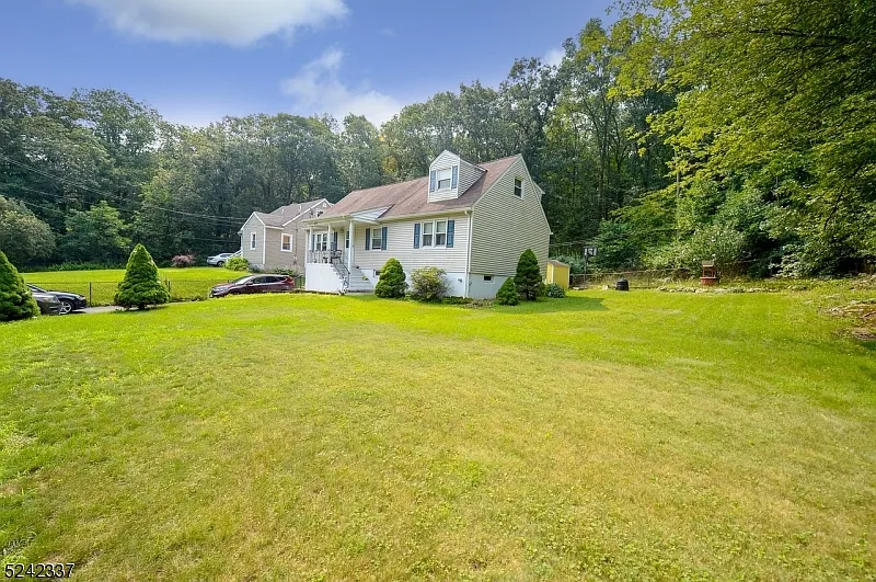 340 Union Ave photo 1