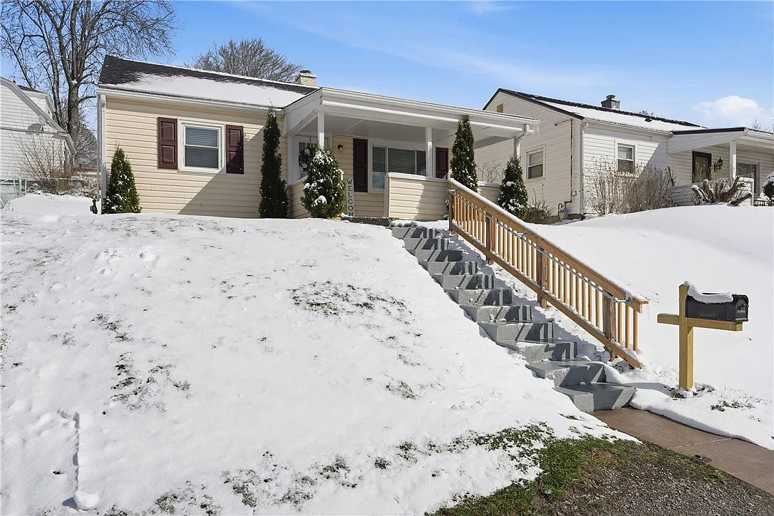 805 Colonial Ave photo 1